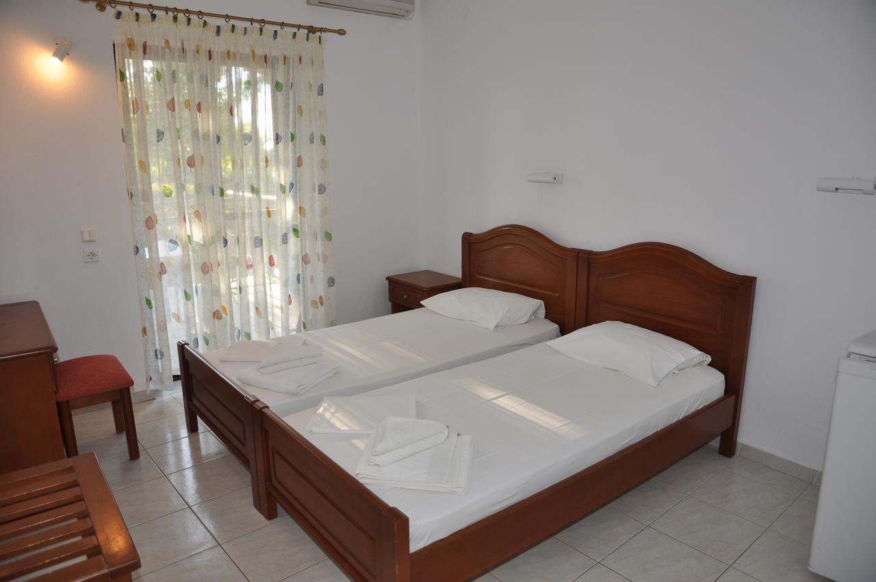 Hotel Dougas อาร์คูดี ภายนอก รูปภาพ