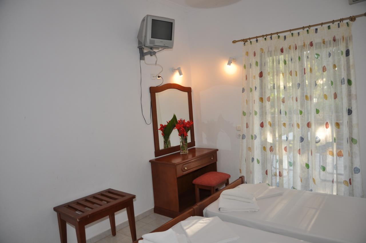 Hotel Dougas อาร์คูดี ภายนอก รูปภาพ