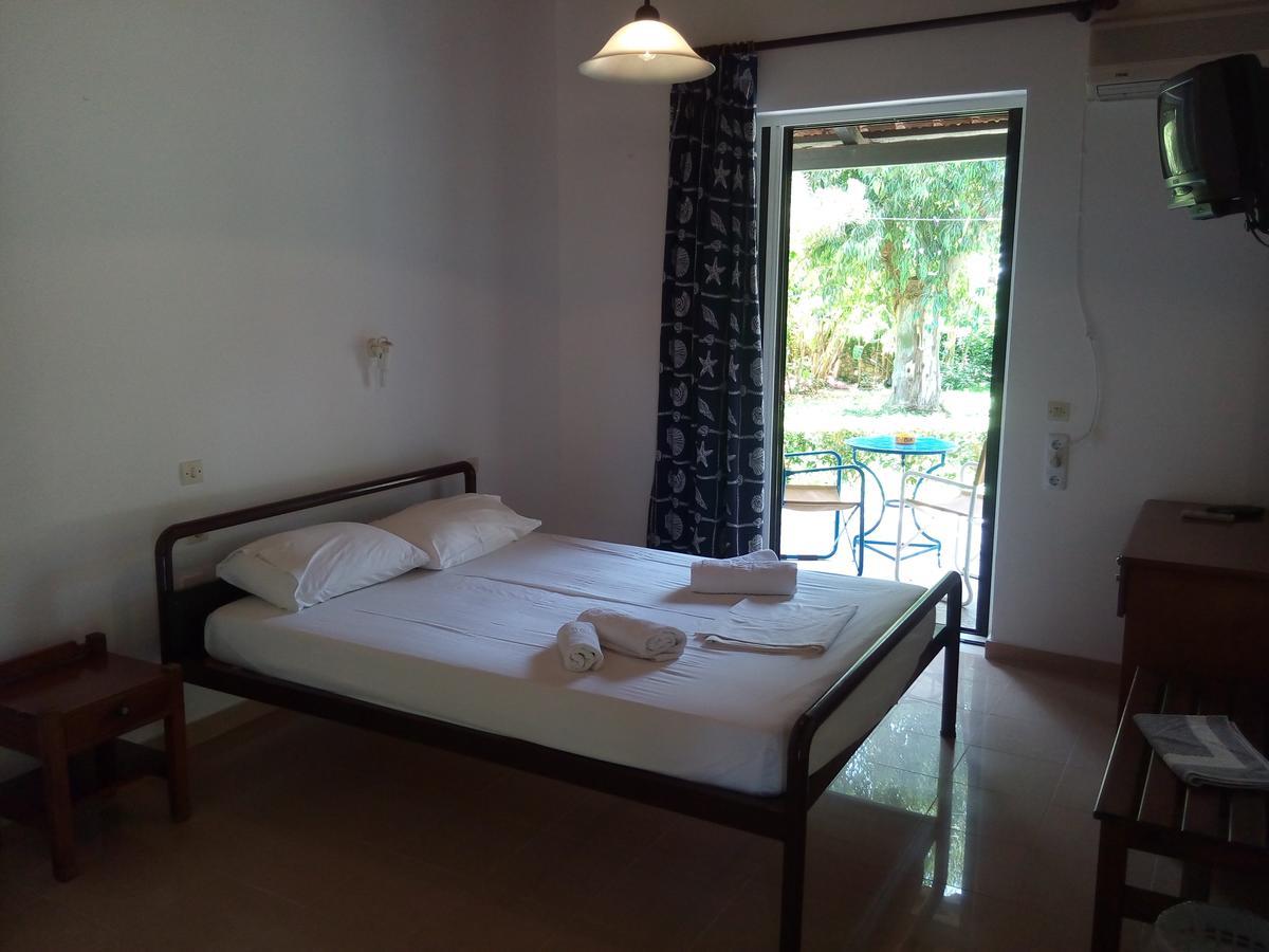 Hotel Dougas อาร์คูดี ภายนอก รูปภาพ
